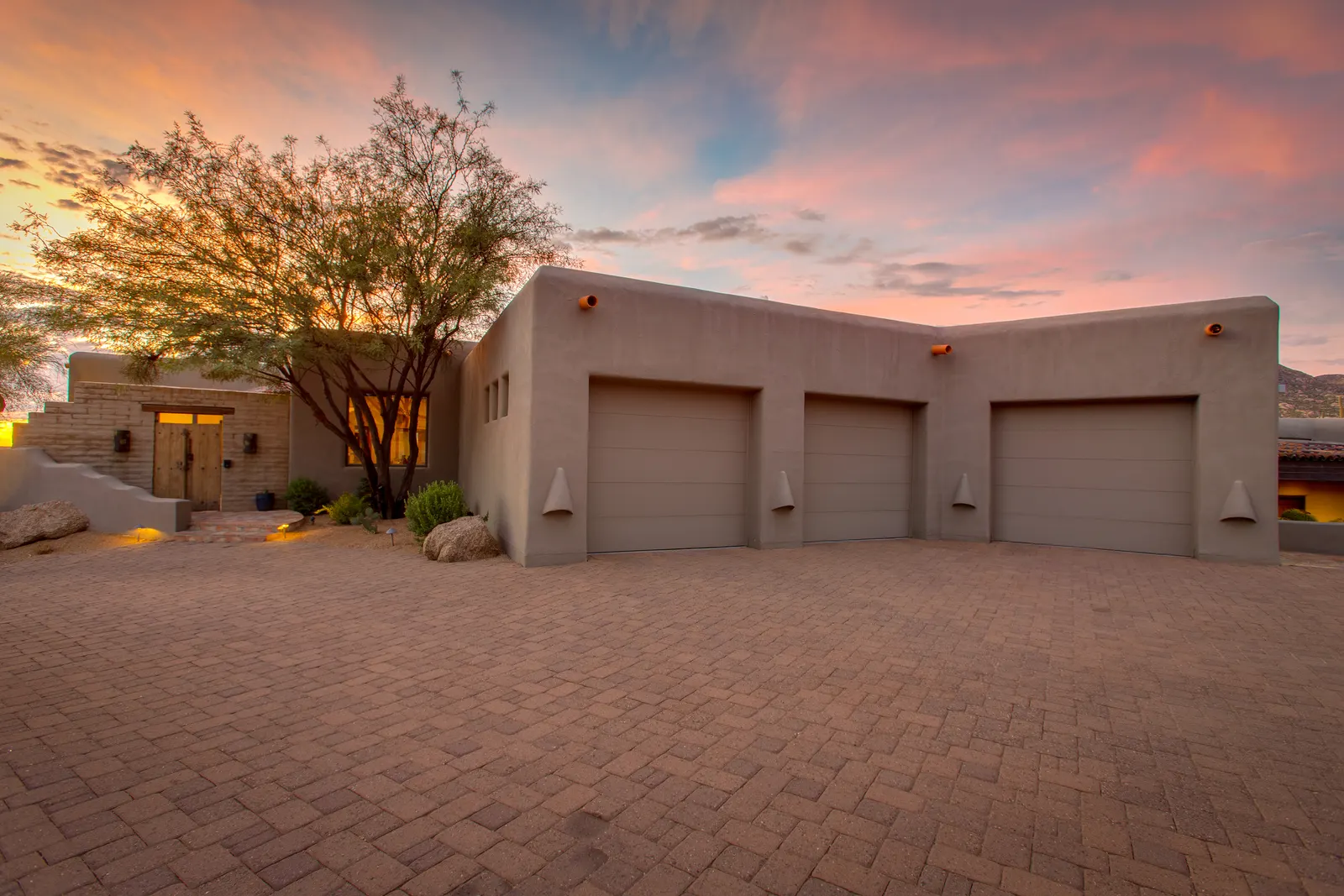 Paradise Valley vs. North Scottsdale: Where Should Luxury Buyers Purchase?