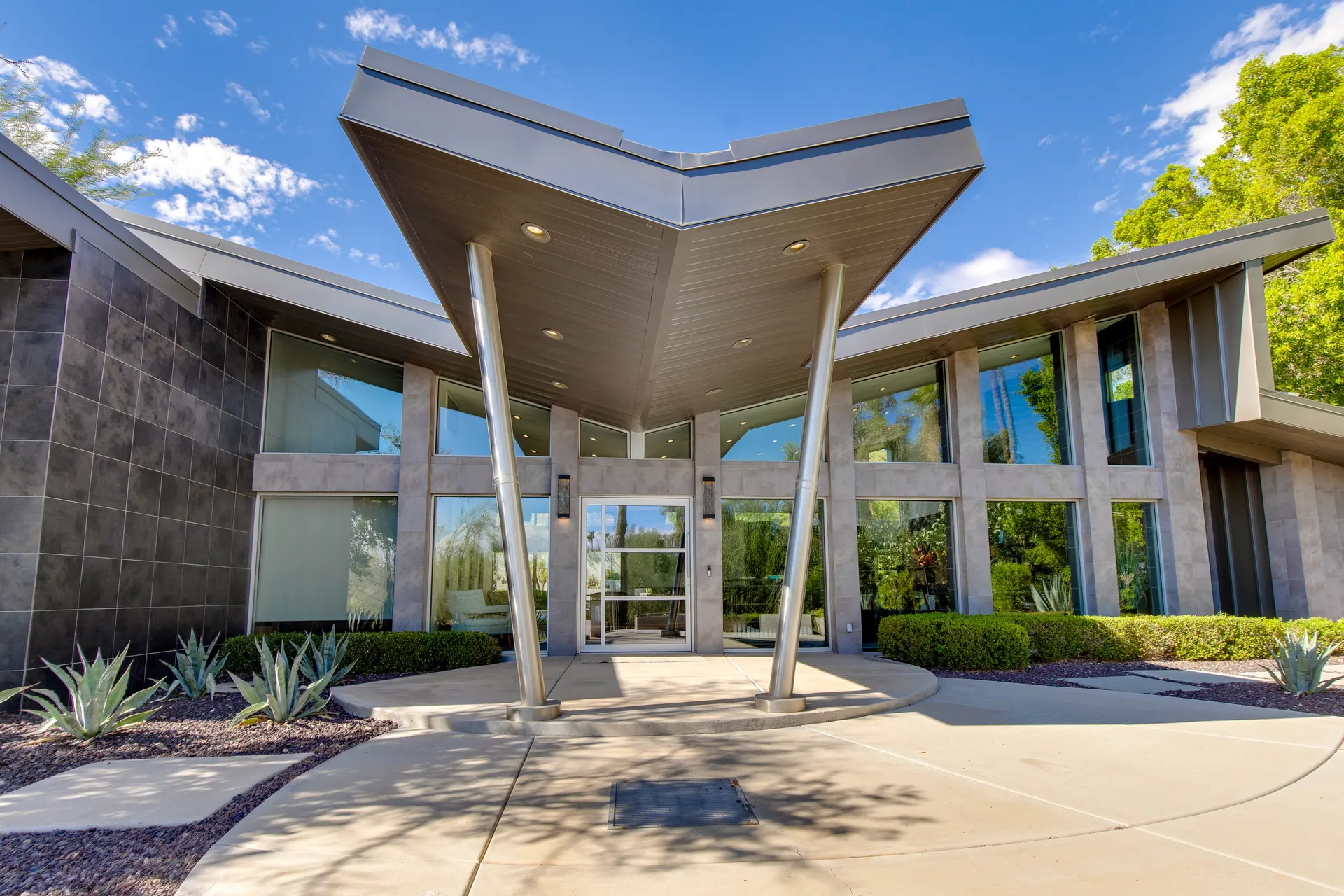 Modern luxury home in Paradise Valley, Arizona